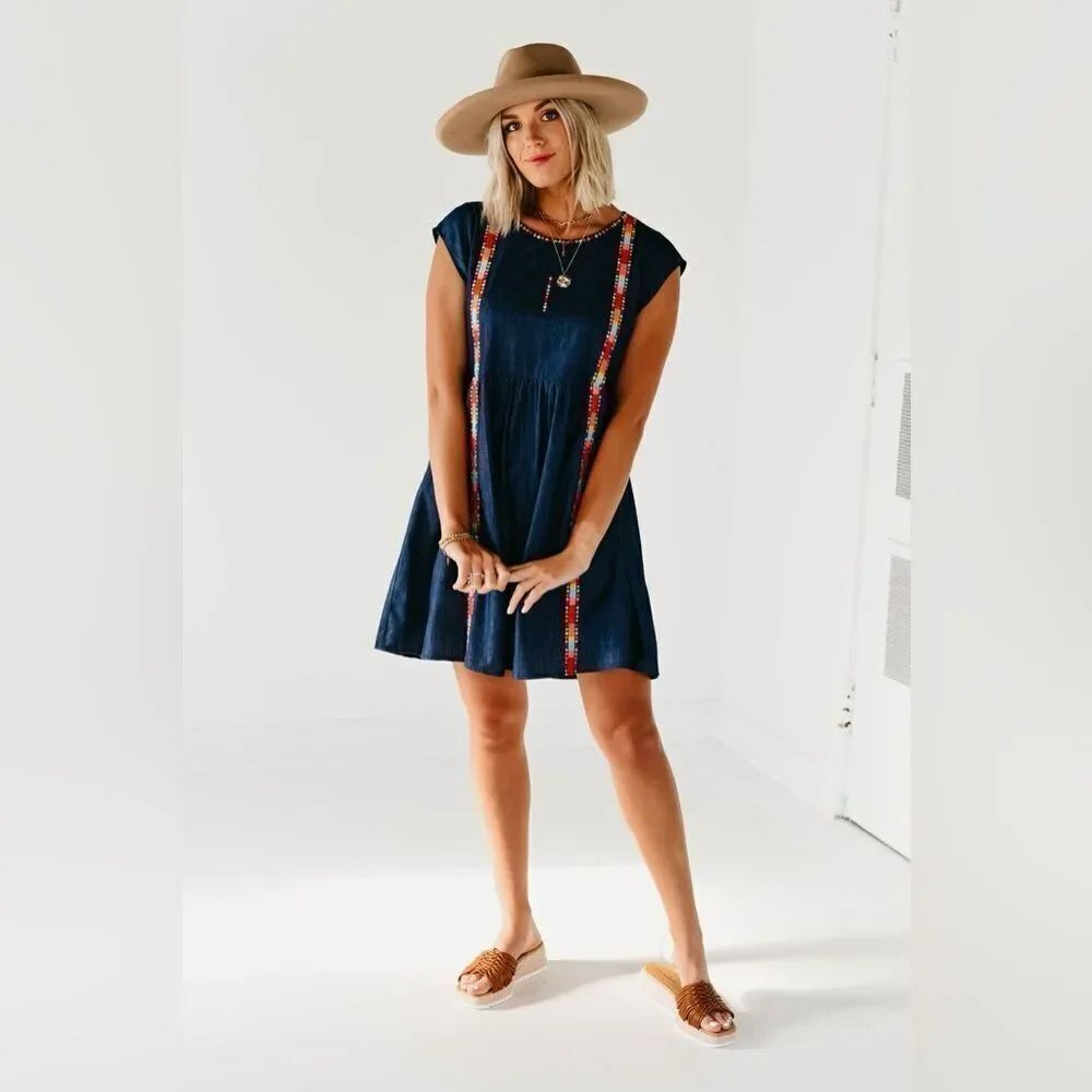 Savanna Jane The Alyssa Embroidered Dress - Denim. Size Small